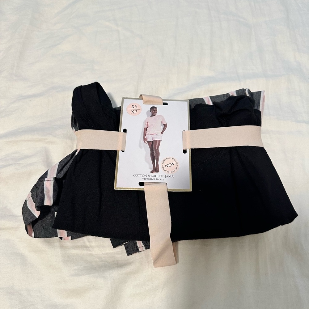 XS Victoria's Secret Black and Pink Cotton Short Set